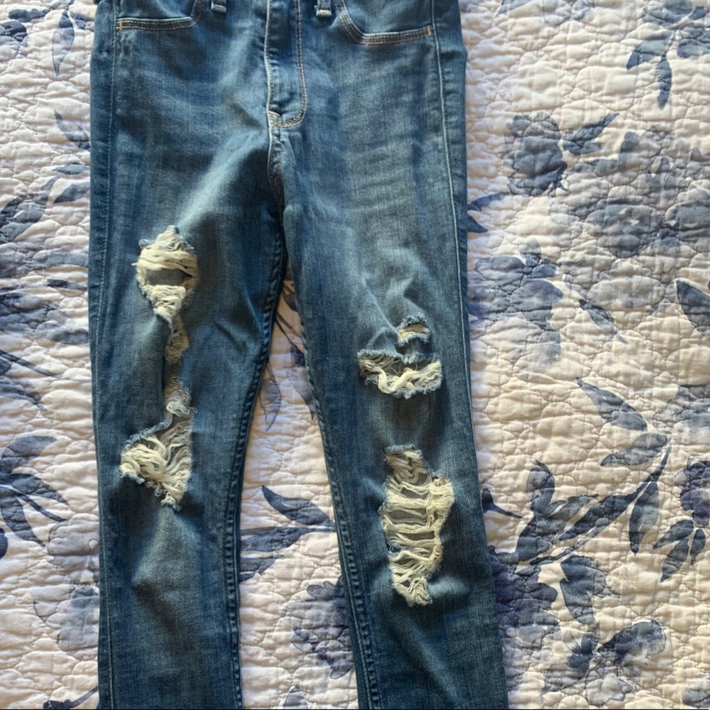 Hollister High Rise Ripped Jeggings